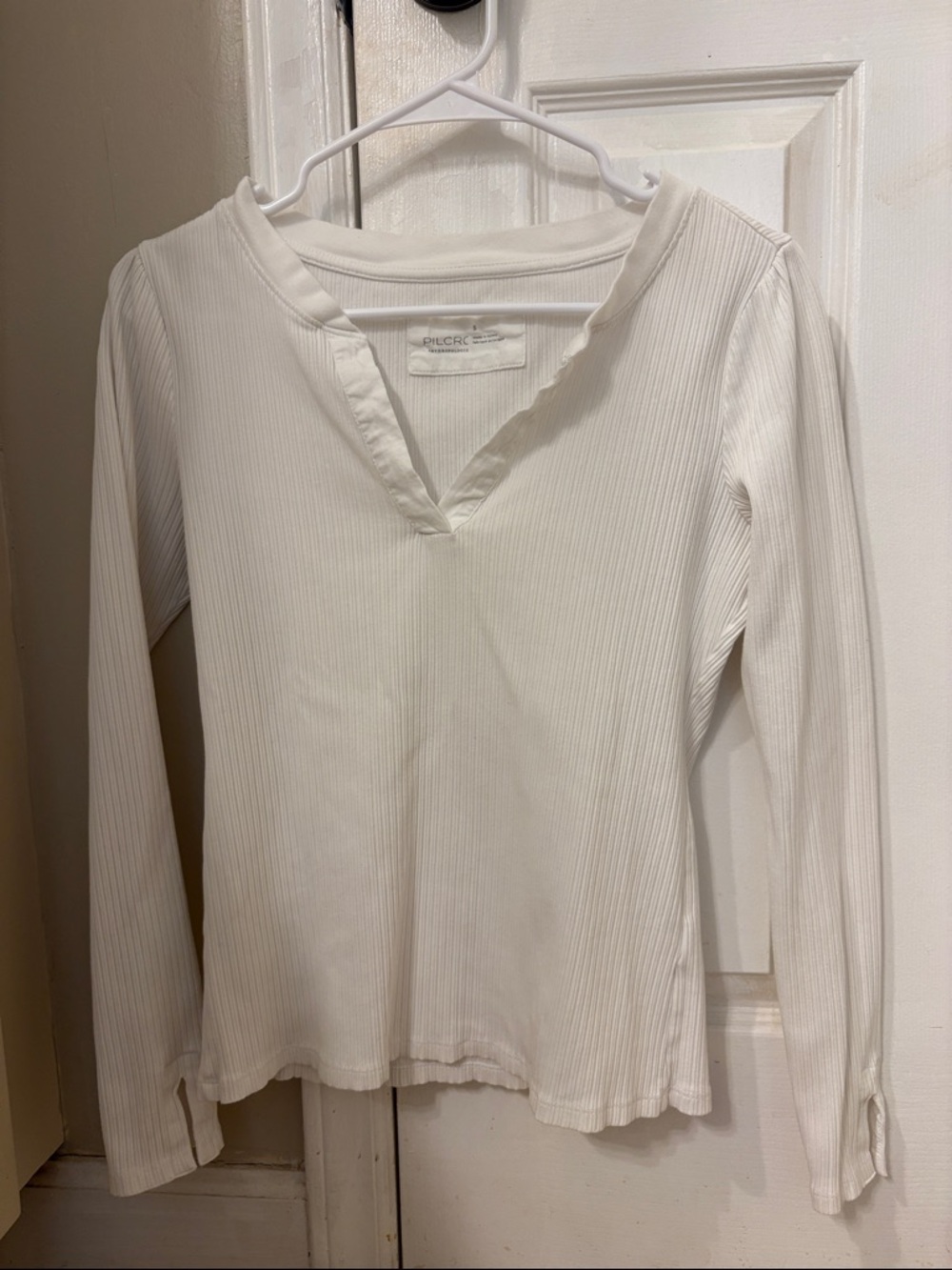 Pilcro White Ribbed Long Sleeve V-Notch Top